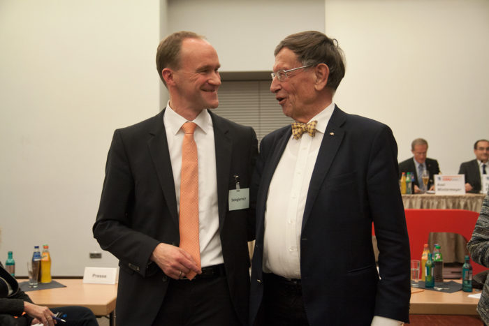 Prof. Dr. Heinz Riesenhuber mit seinem Nachfolger als Bundestagsabgeordneter, Norbert Altenkamp
